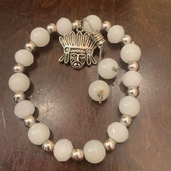 White and silver bracelet with Mayan charm - Picture 2 of 2